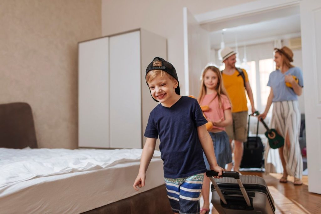 Prêt pour des vacances inoubliables en famille ? Découvrez les 5 destinations de luxe à explorer avec vos enfants cet été !